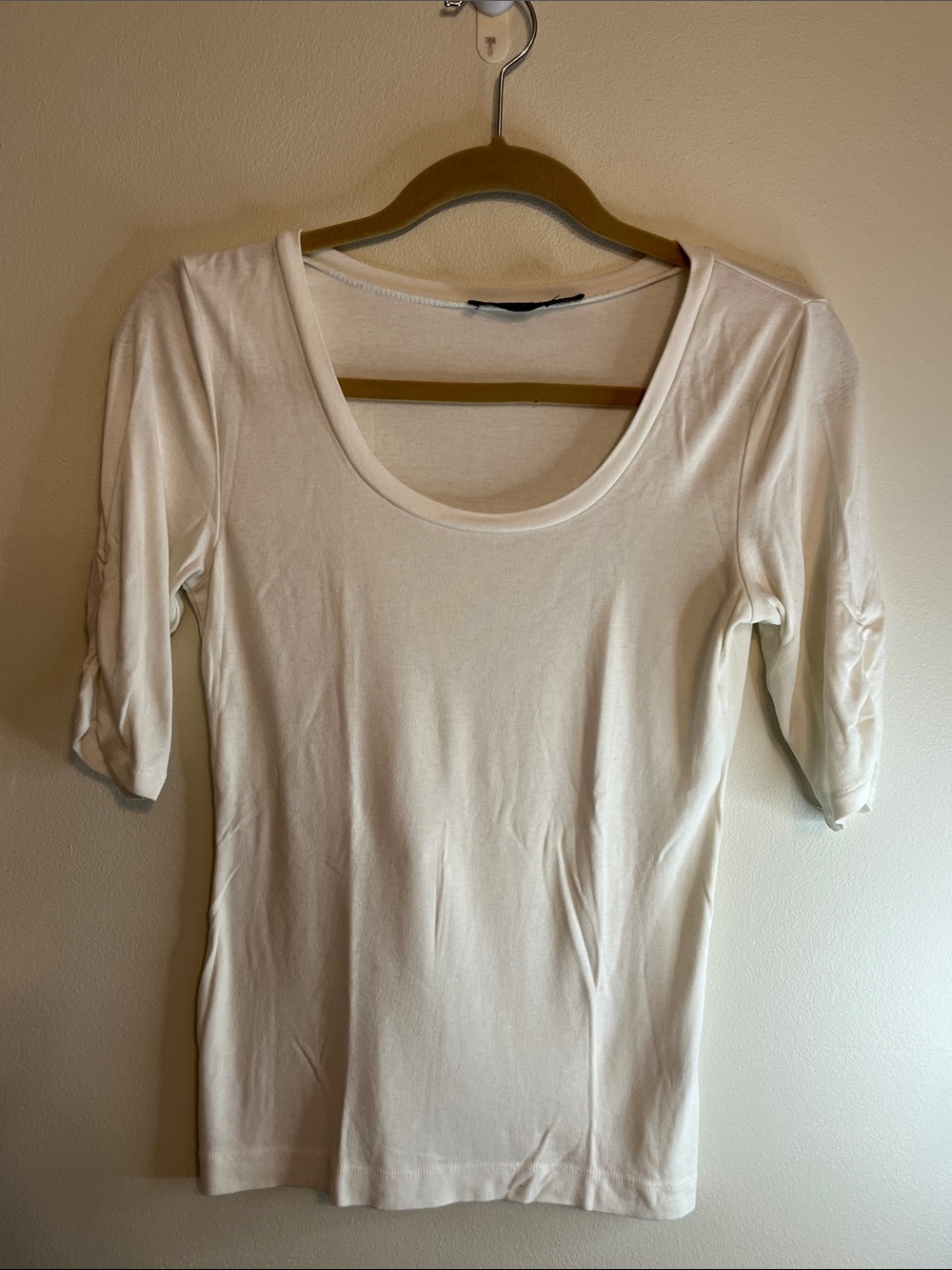 The Limited Cream Scoop Neck Short Sleeve Tee size S